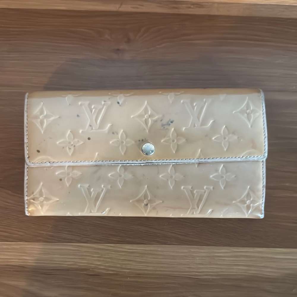 Louis Vuitton Cream Wallet Sleek Vernis Leather Fair
